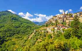 Das wunderschöne Bergdorf Apricale - Foto: andrzej2012 / stock.adobe.com
